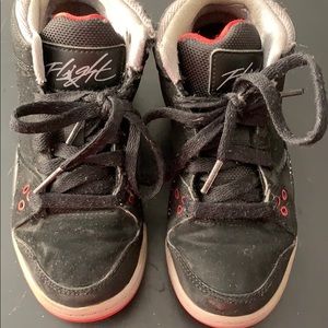 Little boys Jordan’s 12 602669–003